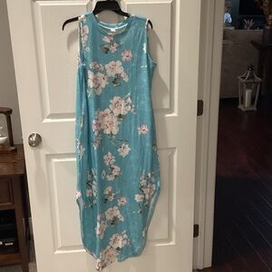 FLORAL SLEEVELESS MAXI DRESS